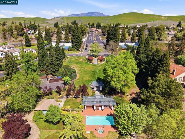 111 Lakeridge Ln, San Ramon, CA 94582