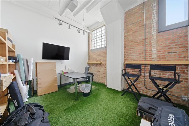 2675 W Grand Avenue, Chicago, IL 60612