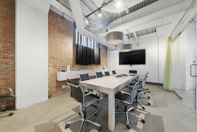 2675 W Grand Avenue, Chicago, IL 60612