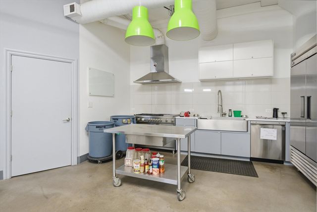 2675 W Grand Avenue, Chicago, IL 60612