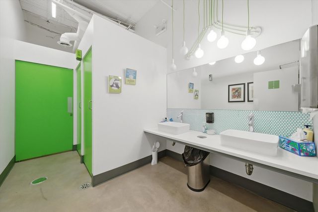 2675 W Grand Avenue, Chicago, IL 60612