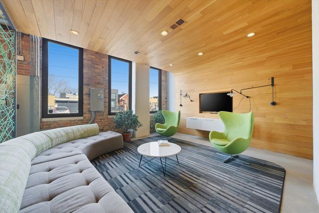 2675 W Grand Avenue, Chicago, IL 60612