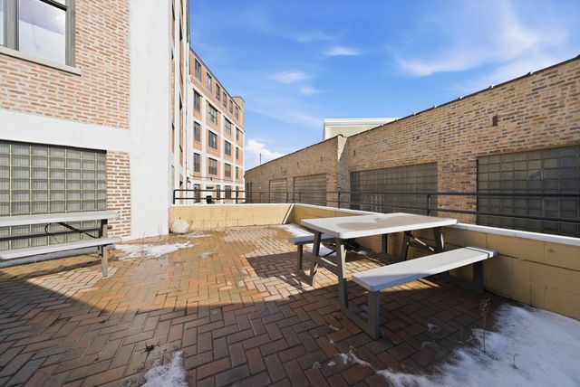 2675 W Grand Avenue, Chicago, IL 60612