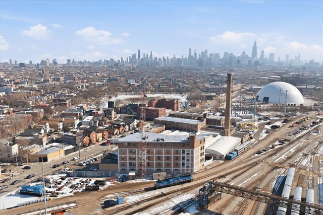 2675 W Grand Avenue, Chicago, IL 60612