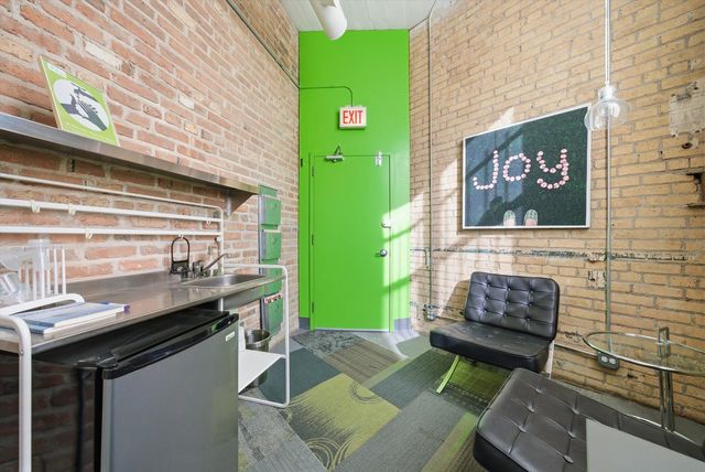 2675 W Grand Avenue, Chicago, IL 60612