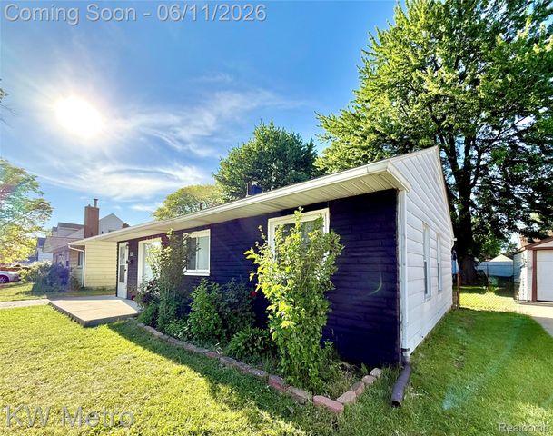 53 E Brickley Avenue, Hazel Park, MI 48030