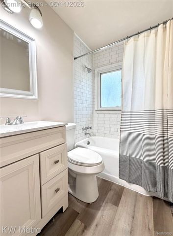 53 E Brickley Avenue, Hazel Park, MI 48030