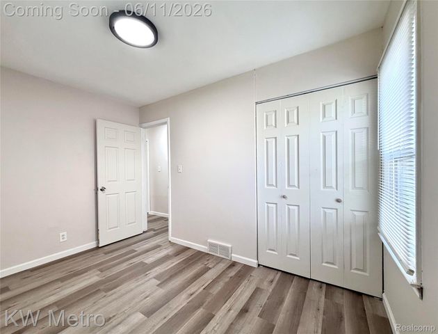 53 E Brickley Avenue, Hazel Park, MI 48030