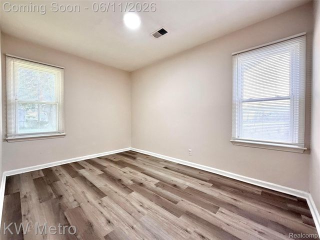 53 E Brickley Avenue, Hazel Park, MI 48030