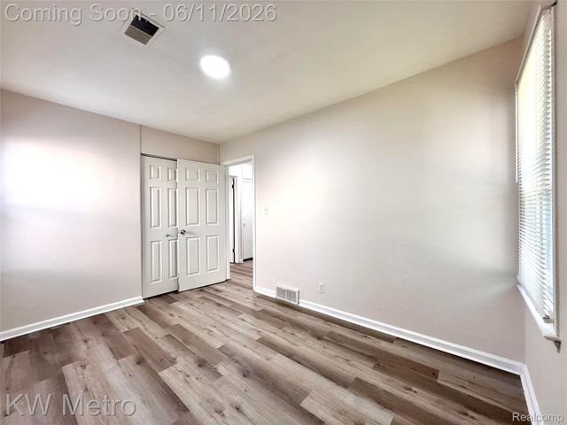 53 E Brickley Avenue, Hazel Park, MI 48030