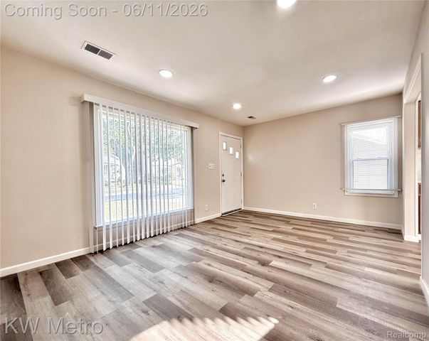 53 E Brickley Avenue, Hazel Park, MI 48030
