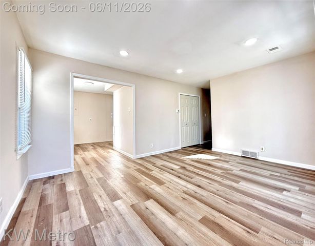 53 E Brickley Avenue, Hazel Park, MI 48030