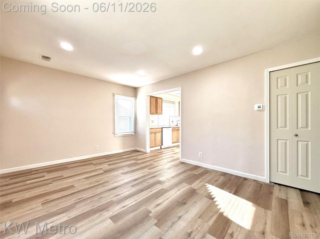 53 E Brickley Avenue, Hazel Park, MI 48030