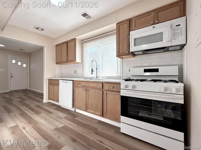53 E Brickley Avenue, Hazel Park, MI 48030