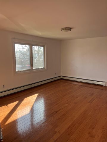 1016 Oaks Drive, Franklin Square, NY 11010