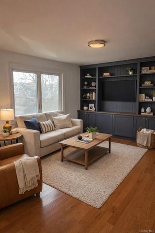 1016 Oaks Drive, Franklin Square, NY 11010