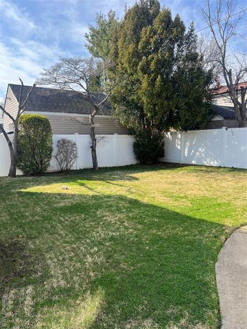 1016 Oaks Drive, Franklin Square, NY 11010