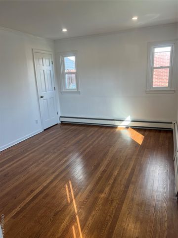 1016 Oaks Drive, Franklin Square, NY 11010