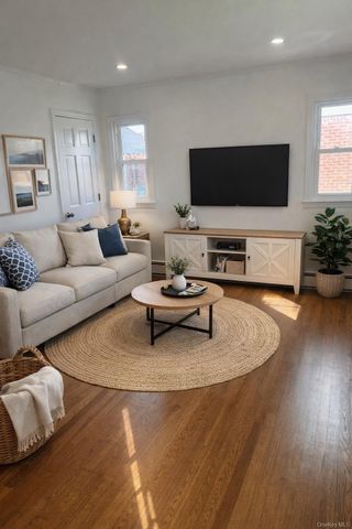 1016 Oaks Drive, Franklin Square, NY 11010