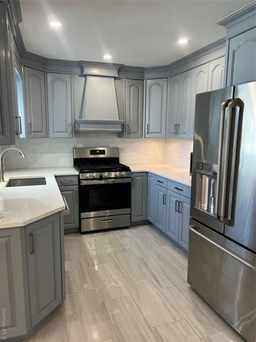 1016 Oaks Drive, Franklin Square, NY 11010