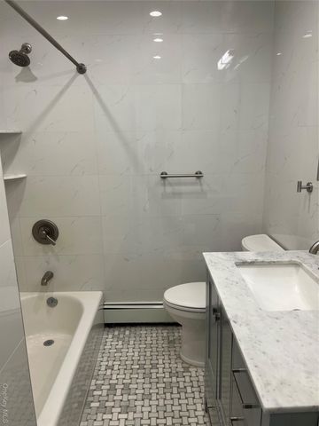 1016 Oaks Drive, Franklin Square, NY 11010