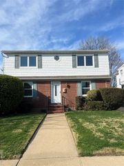 1016 Oaks Drive, Franklin Square, NY 11010