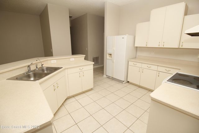 471 Hancock Street SW, Palm Bay, FL 32908
