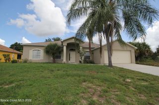 471 Hancock Street SW, Palm Bay, FL 32908