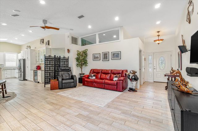 19 Sunfish Dr, St Augustine, FL 32080