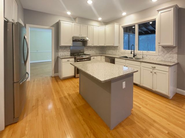 35 Peter St, Holliston, MA 01746