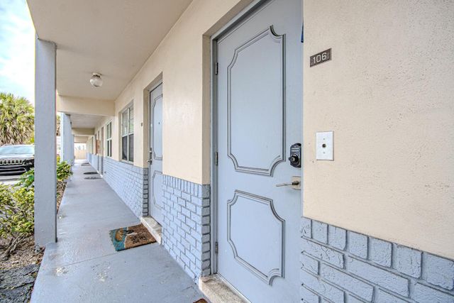 660 Glouchester Street 106, Boca Raton, FL 33487