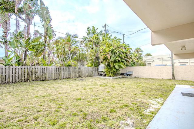 660 Glouchester Street 106, Boca Raton, FL 33487