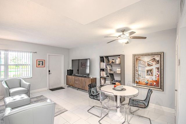 660 Glouchester Street 106, Boca Raton, FL 33487