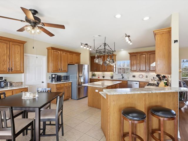 643 CR 2992, Windom, TX 75492