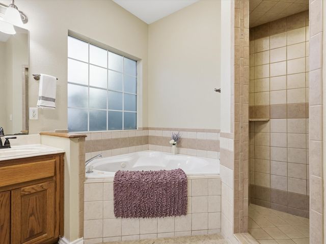 643 CR 2992, Windom, TX 75492