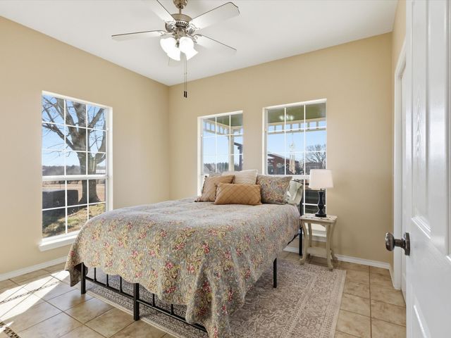 643 CR 2992, Windom, TX 75492