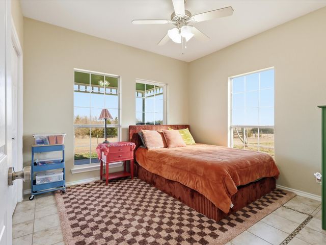 643 CR 2992, Windom, TX 75492