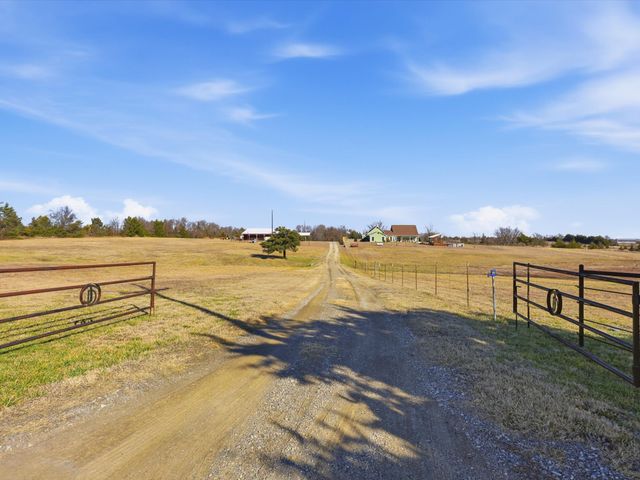 643 CR 2992, Windom, TX 75492