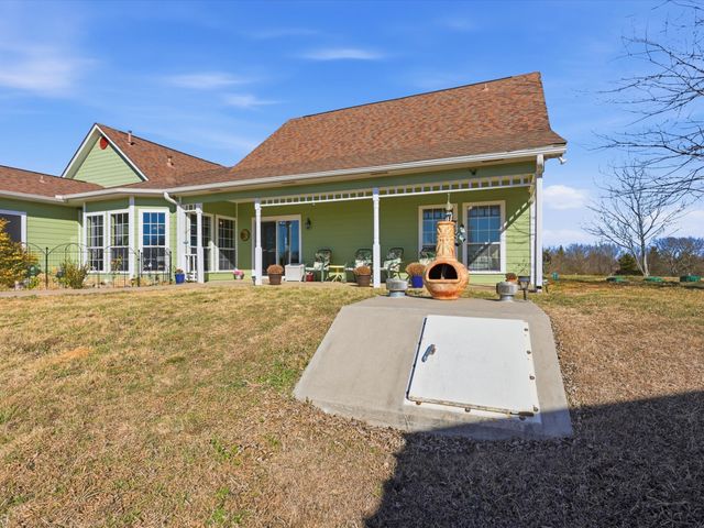 643 CR 2992, Windom, TX 75492