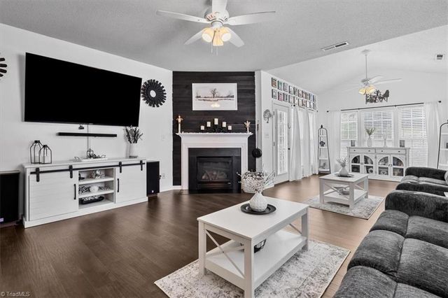 548 Rockbridge Drive, Kernersville, NC 27284