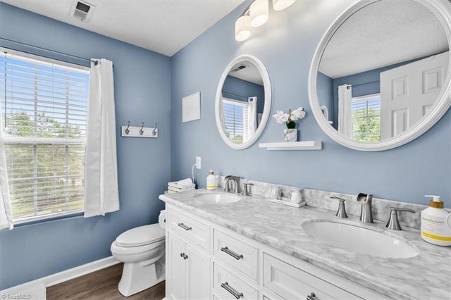 548 Rockbridge Drive, Kernersville, NC 27284