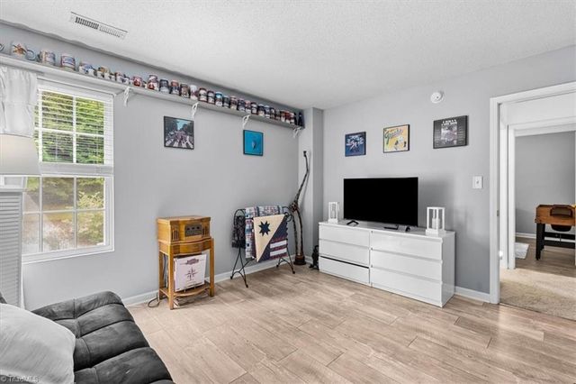 548 Rockbridge Drive, Kernersville, NC 27284