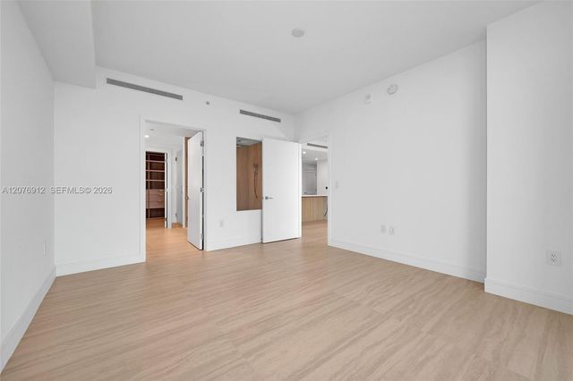 2411 Laguna Circle 2402, North Miami, FL 33181