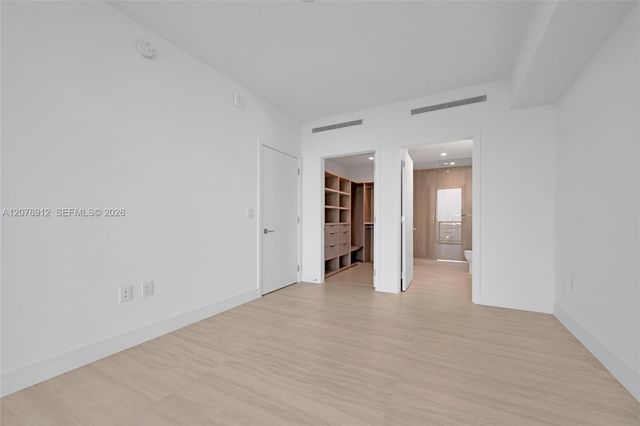 2411 Laguna Circle 2402, North Miami, FL 33181