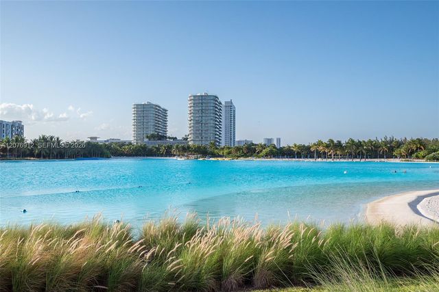 2411 Laguna Circle 2402, North Miami, FL 33181
