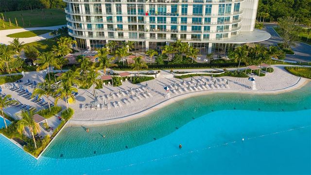 2411 Laguna Circle 2402, North Miami, FL 33181