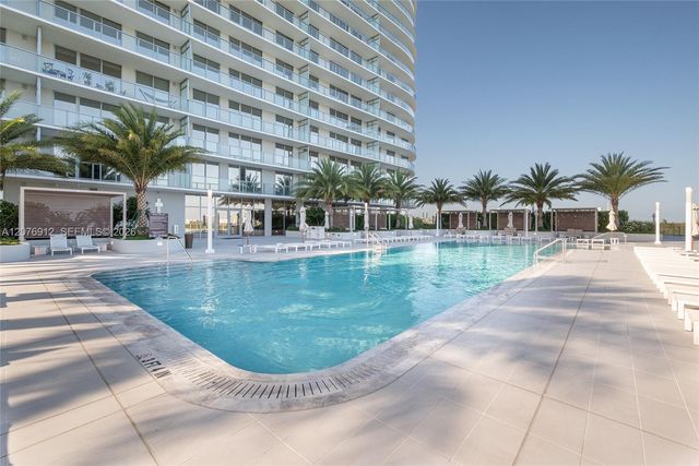 2411 Laguna Circle 2402, North Miami, FL 33181