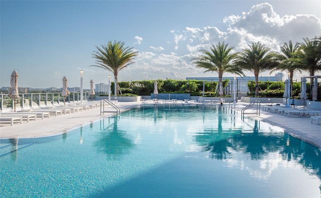 2411 Laguna Circle 2402, North Miami, FL 33181