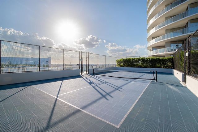 2411 Laguna Circle 2402, North Miami, FL 33181