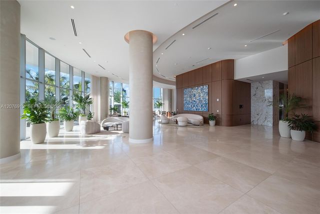 2411 Laguna Circle 2402, North Miami, FL 33181